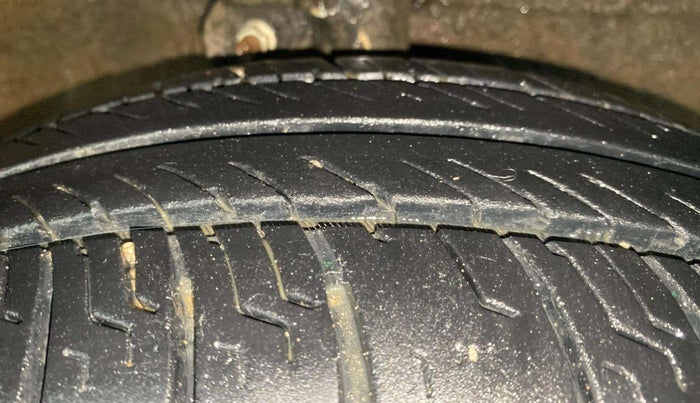 2013 Maruti A Star VXI, Petrol, Manual, 1,13,496 km, Right Front Tyre Tread