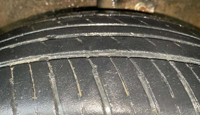 2013 Maruti A Star VXI, Petrol, Manual, 1,13,496 km, Left Front Tyre Tread