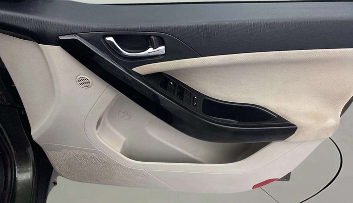 2020 Tata NEXON XZA PLUS (O) DIESEL, Diesel, Automatic, 69,182 km, Driver Side Door Panels Control