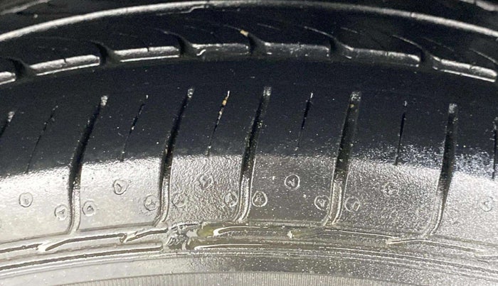 2019 Maruti Ciaz SIGMA 1.5 SHVS MT  PETROL, Petrol, Manual, 33,724 km, Left Rear Tyre Tread