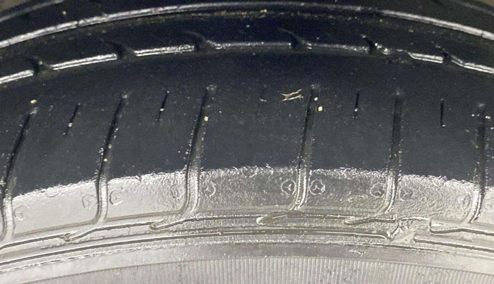 2019 Maruti Ciaz SIGMA 1.5 SHVS MT  PETROL, Petrol, Manual, 33,724 km, Right Front Tyre Tread