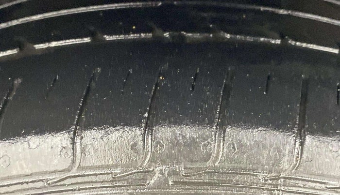 2019 Maruti Ciaz SIGMA 1.5 SHVS MT  PETROL, Petrol, Manual, 33,724 km, Left Front Tyre Tread