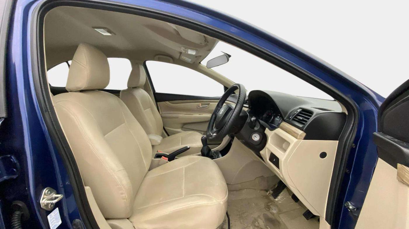 2019 Maruti Ciaz SIGMA 1.5 SHVS MT  PETROL, Petrol, Manual, 33,724 km, Right Side Front Door Cabin
