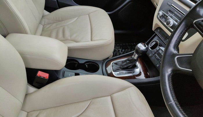 2017 Audi Q3 30 TDI PREMIUM PLUS, Diesel, Automatic, 62,479 km, Gear Lever