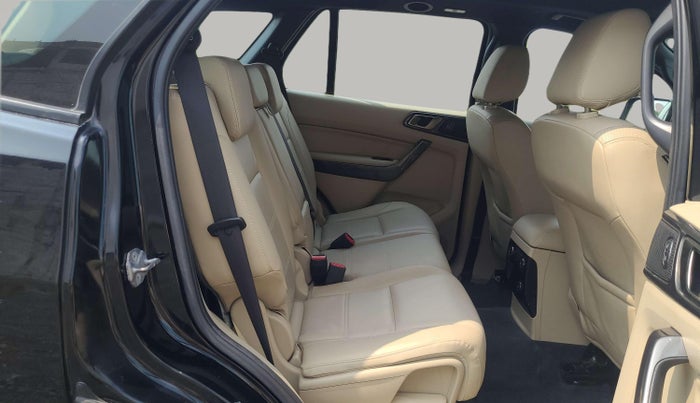 2018 Ford Endeavour TITANIUM 3.2 4X4 AT, Diesel, Automatic, 66,635 km, Right Side Rear Door Cabin
