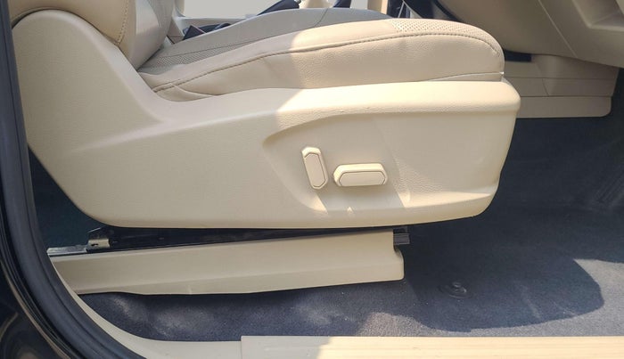 2018 Ford Endeavour TITANIUM 3.2 4X4 AT, Diesel, Automatic, 66,635 km, Driver Side Adjustment Panel