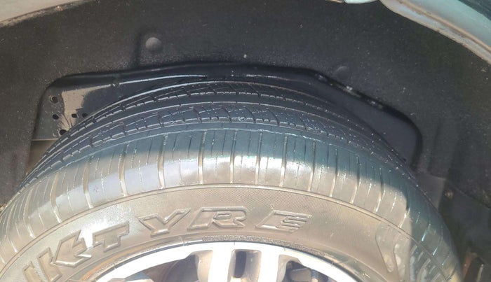2018 Ford Endeavour TITANIUM 3.2 4X4 AT, Diesel, Automatic, 66,635 km, Left Rear Tyre Tread