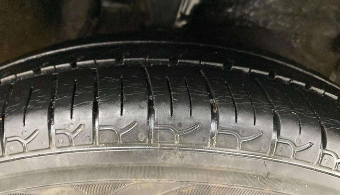 2013 Hyundai i10 MAGNA 1.2, Petrol, Manual, 59,211 km, Right Front Tyre Tread