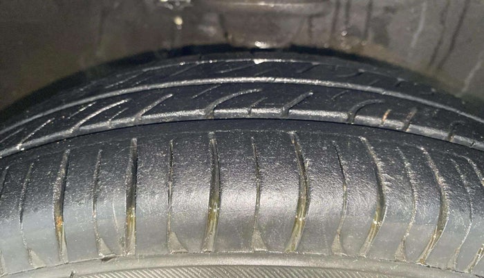 2015 Maruti Alto 800 LXI, Petrol, Manual, 54,039 km, Right Front Tyre Tread