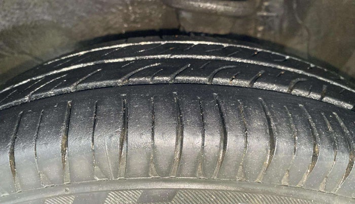 2015 Maruti Alto 800 LXI, Petrol, Manual, 54,039 km, Left Front Tyre Tread
