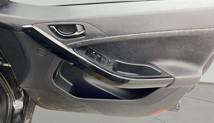 2023 Tata NEXON XZA PLUS LUX SUNROOF RED DARK DIESEL, Diesel, Automatic, 24,352 km, Driver Side Door Panels Control