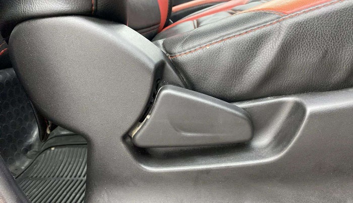 2018 Datsun Go A, Petrol, Manual, 87,579 km, Driver Side Adjustment Panel