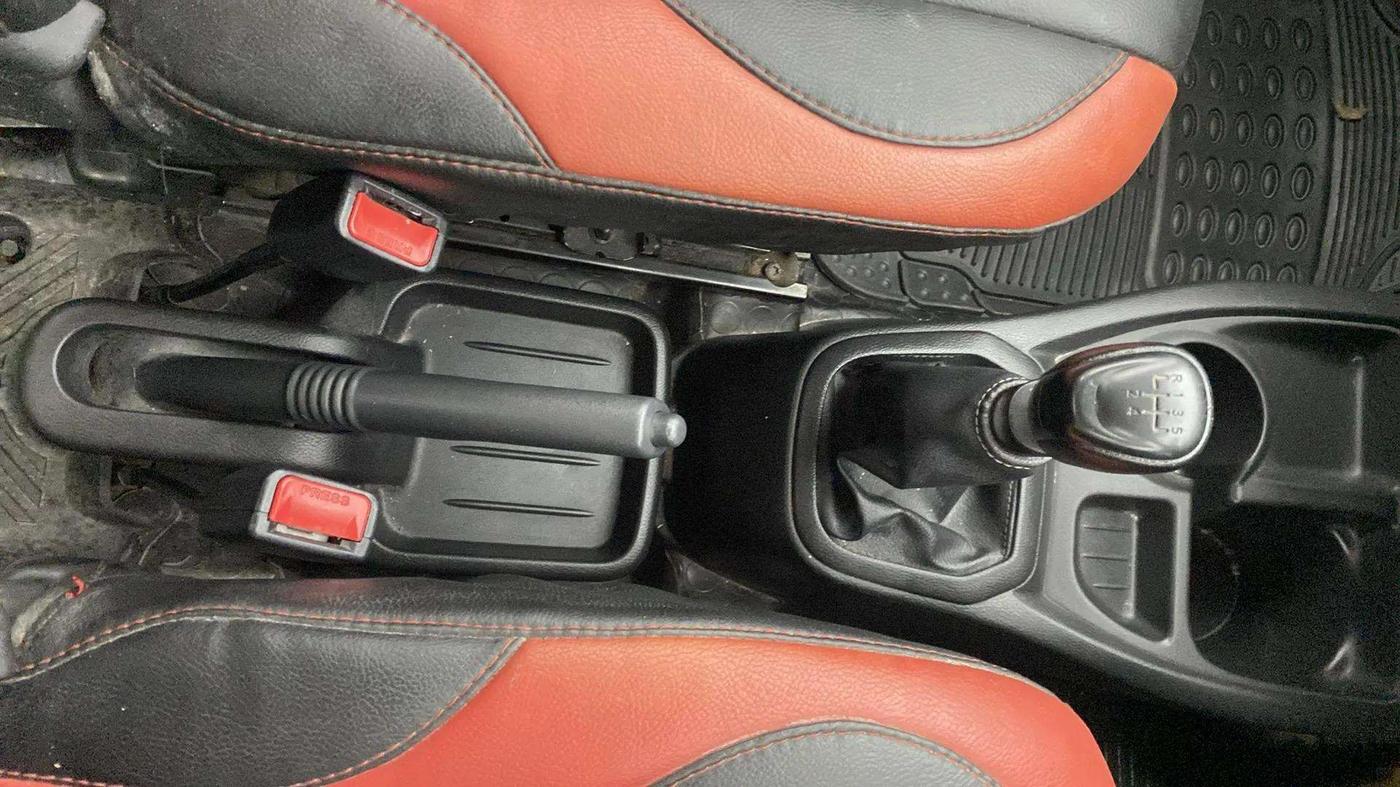 2018 Datsun Redi Go A, Petrol, Manual, 87,681 km, Gear Lever