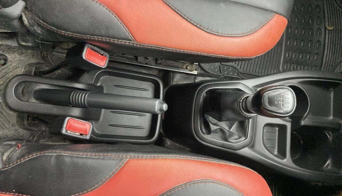 2018 Datsun Go A, Petrol, Manual, 87,579 km, Gear Lever