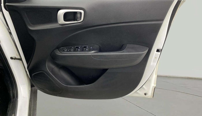 2019 Hyundai VENUE SX PLUS 1.0 TURBO DCT, Petrol, Automatic, 27,118 km, Driver Side Door Panels Control