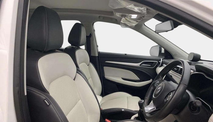 2023 MG ASTOR SHARP 1.5 MT, Petrol, Manual, 17,877 km, Right Side Front Door Cabin