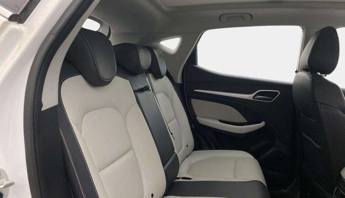 2023 MG ASTOR SHARP 1.5 MT, Petrol, Manual, 17,877 km, Right Side Rear Door Cabin