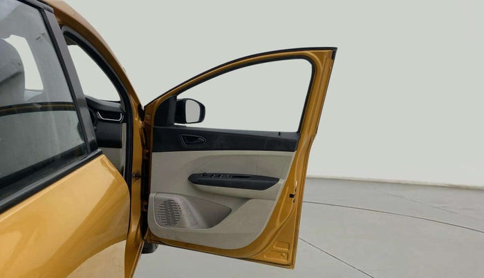 2023 Renault TRIBER RXT, Petrol, Manual, 17,530 km, RHS Front Door