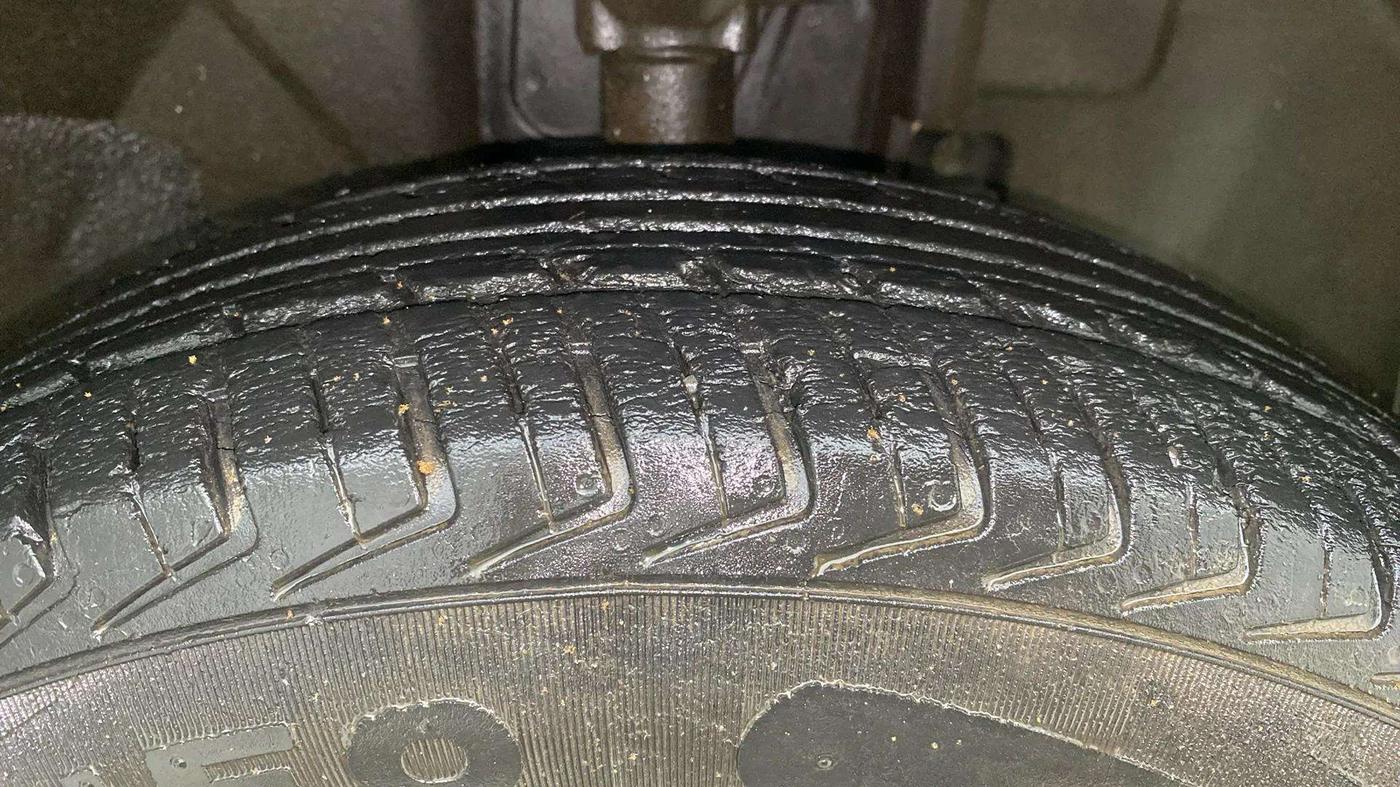 2018 Renault Kwid RXT 1.0 AMT, Petrol, Automatic, 44,144 km, Right Front Tyre Tread
