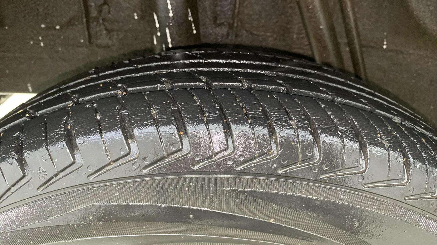 2018 Renault Kwid RXT 1.0 AMT, Petrol, Automatic, 44,144 km, Right Rear Tyre Tread