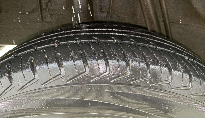 2018 Renault Kwid RXT 1.0 AMT, Petrol, Automatic, 43,904 km, Right Rear Tyre Tread