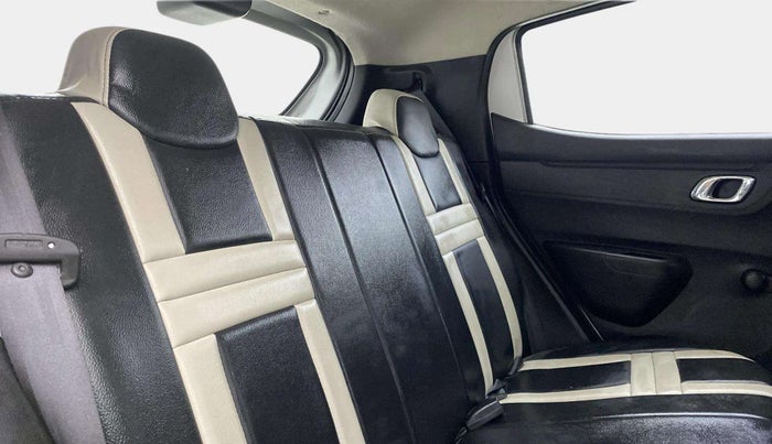 2018 Renault Kwid RXT 1.0 AMT, Petrol, Automatic, 43,904 km, Right Side Rear Door Cabin