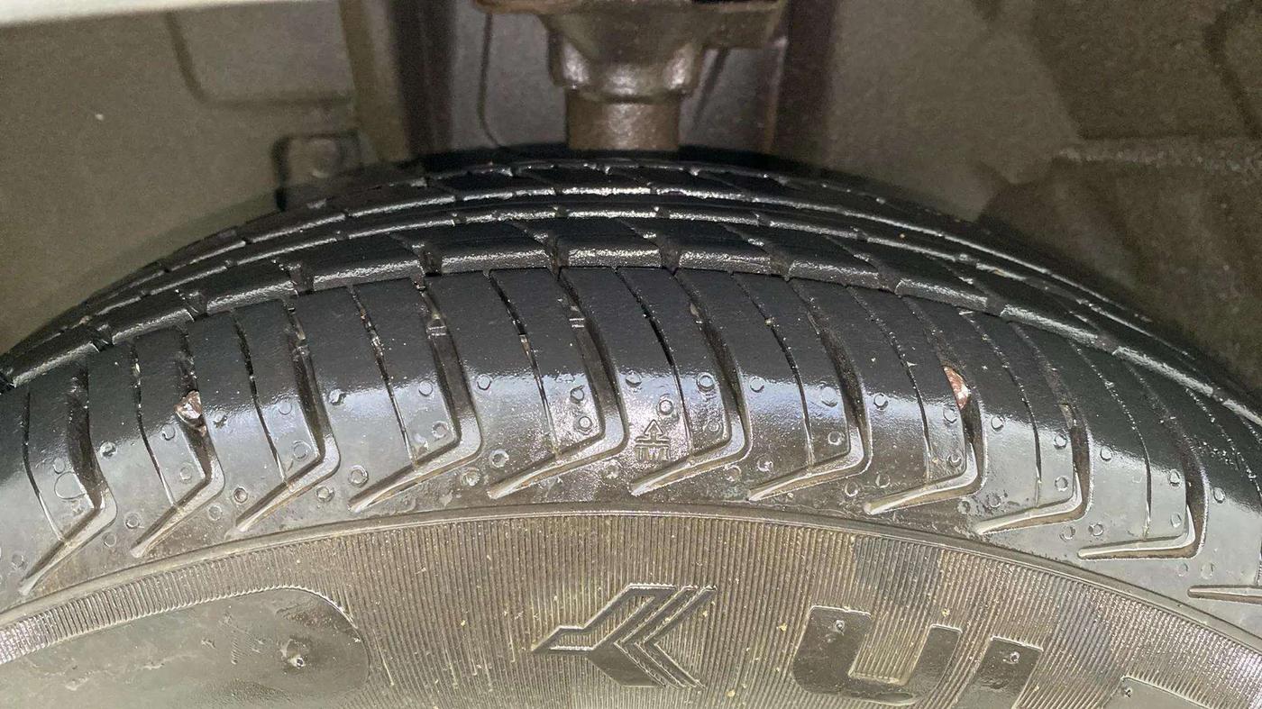 2018 Renault Kwid RXT 1.0 AMT, Petrol, Automatic, 44,144 km, Left Front Tyre Tread