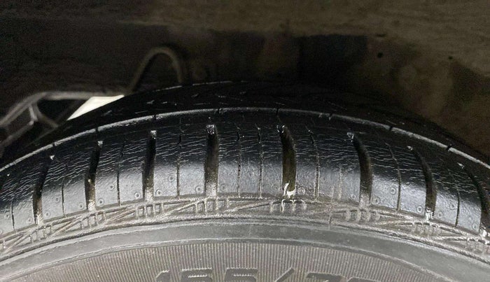 2018 Hyundai Eon MAGNA +, Petrol, Manual, 21,857 km, Right Rear Tyre Tread