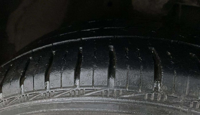 2018 Hyundai Eon MAGNA +, Petrol, Manual, 21,857 km, Left Rear Tyre Tread