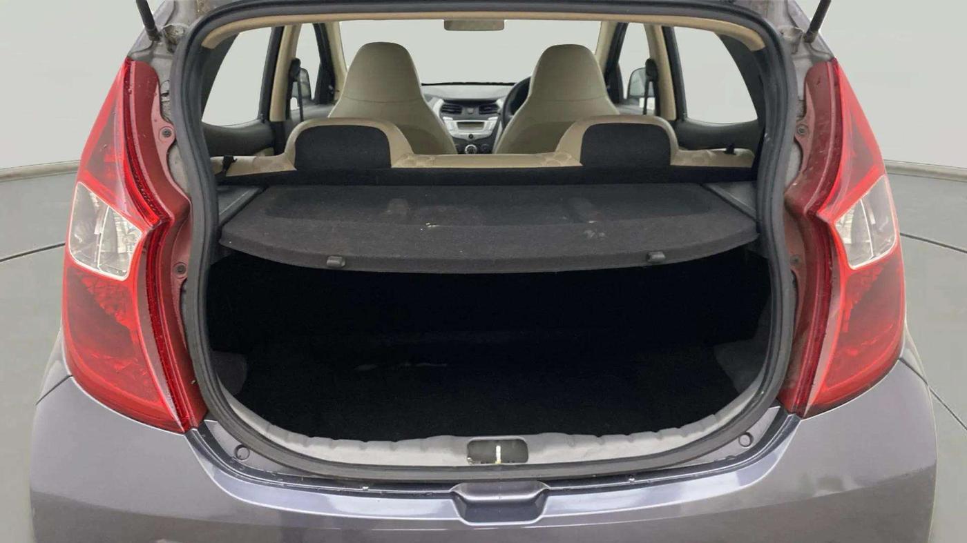 2018 Hyundai Eon MAGNA +, Petrol, Manual, 21,857 km, Boot Inside