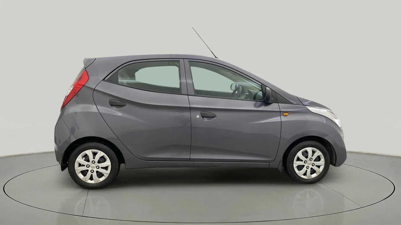 2018 Hyundai Eon MAGNA +, Petrol, Manual, 21,857 km, Right Side View