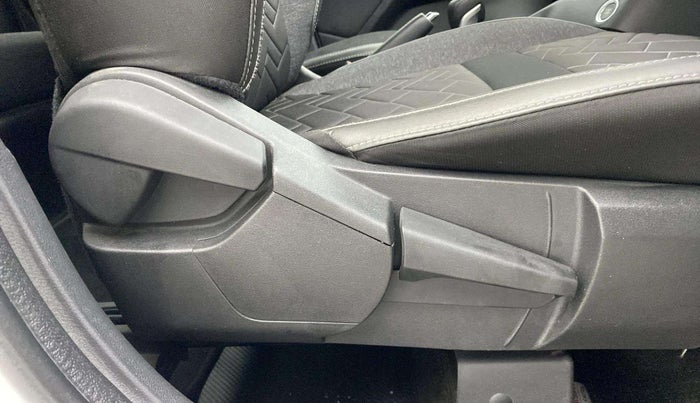 2023 Nissan MAGNITE XV PREMIUM TURBO CVT, Petrol, Automatic, 16,049 km, Driver Side Adjustment Panel