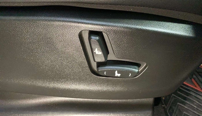 2019 MG HECTOR SHARP 1.5 DCT PETROL, Petrol, Automatic, 16,827 km, Driver Side Adjustment Panel