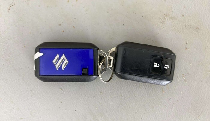 2020 Maruti Swift ZXI PLUS, Petrol, Manual, 1,15,358 km, Key Close Up