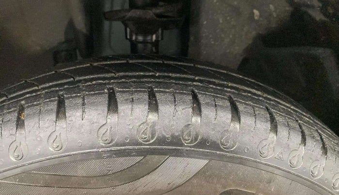 2021 Renault Kwid RXT 1.0 (O), Petrol, Manual, 23,830 km, Left Front Tyre Tread