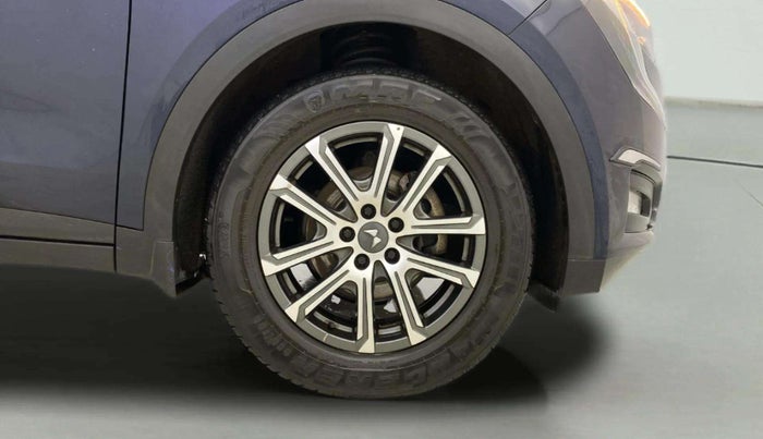 2022 Mahindra XUV700 AX 7 D AT 7 STR, Diesel, Automatic, 20,732 km, Right Front Wheel
