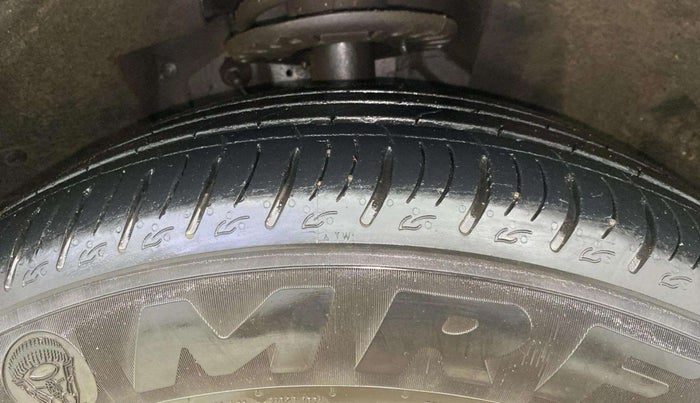 2022 Mahindra XUV700 AX 7 D AT 7 STR, Diesel, Automatic, 20,732 km, Right Front Tyre Tread