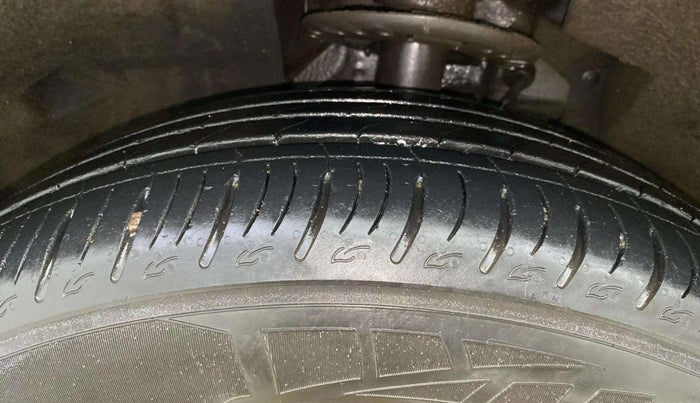 2022 Mahindra XUV700 AX 7 D AT 7 STR, Diesel, Automatic, 20,732 km, Left Front Tyre Tread