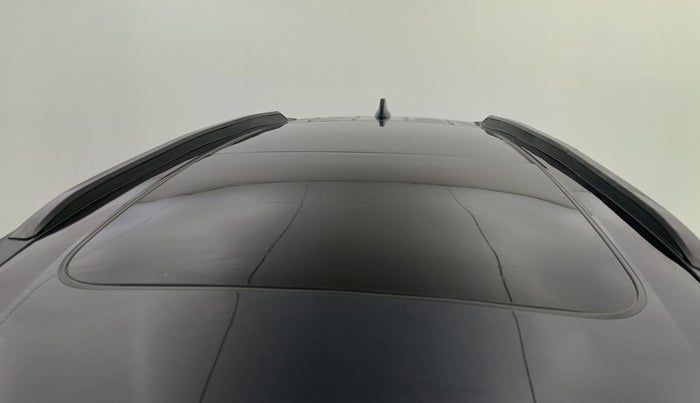 2022 Mahindra XUV700 AX 7 D AT 7 STR, Diesel, Automatic, 20,732 km, Moonroof/ Sunroof