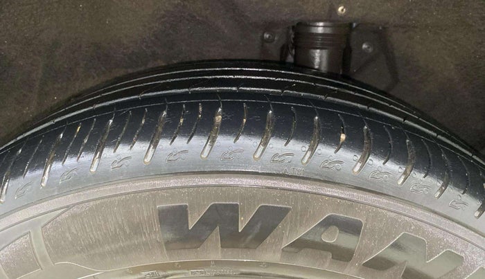 2022 Mahindra XUV700 AX 7 D AT 7 STR, Diesel, Automatic, 20,732 km, Left Rear Tyre Tread