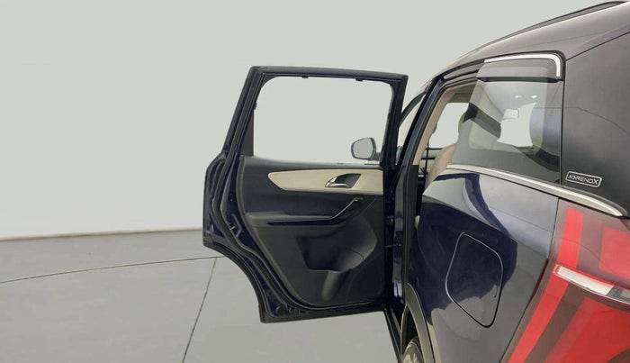 2022 Mahindra XUV700 AX 7 D AT 7 STR, Diesel, Automatic, 20,732 km, LHS Rear Door