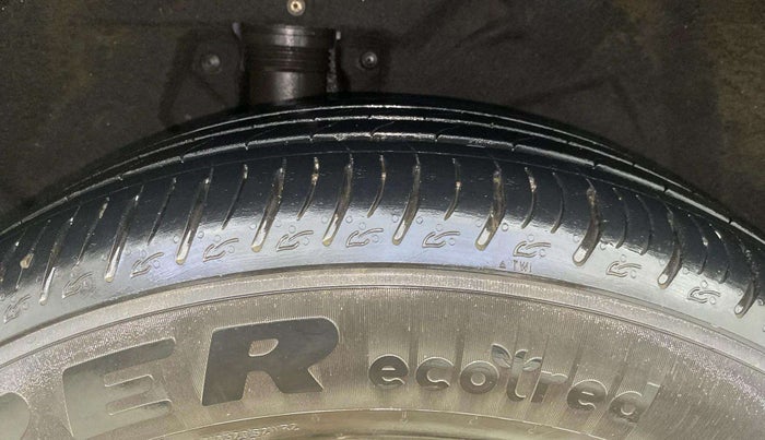 2022 Mahindra XUV700 AX 7 D AT 7 STR, Diesel, Automatic, 20,732 km, Right Rear Tyre Tread