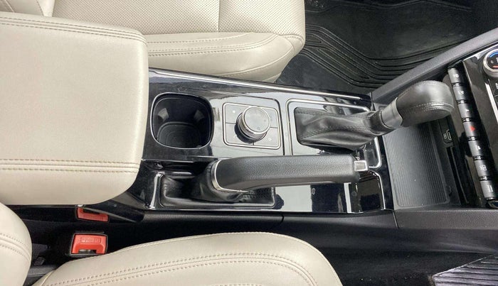 2022 Mahindra XUV700 AX 7 D AT 7 STR, Diesel, Automatic, 20,732 km, Gear Lever