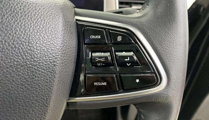 2022 Mahindra XUV700 AX 7 D AT 7 STR, Diesel, Automatic, 20,732 km, Adaptive Cruise Control