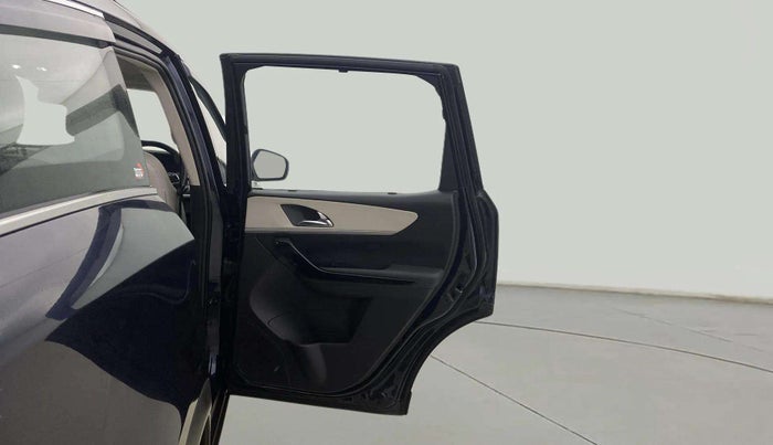 2022 Mahindra XUV700 AX 7 D AT 7 STR, Diesel, Automatic, 20,732 km, RHS Rear Door