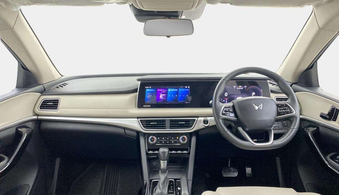 2022 Mahindra XUV700 AX 7 D AT 7 STR, Diesel, Automatic, 20,732 km, Dashboard