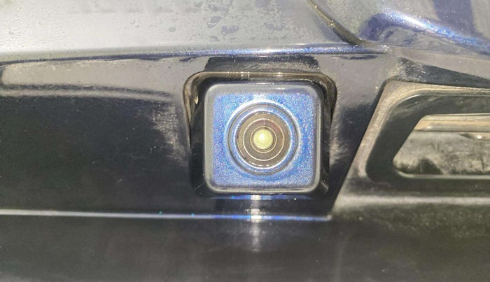 2022 Mahindra XUV700 AX 7 D AT 7 STR, Diesel, Automatic, 20,732 km, Parking Camera