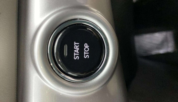 2022 Mahindra XUV700 AX 7 D AT 7 STR, Diesel, Automatic, 20,732 km, Keyless Start/ Stop Button