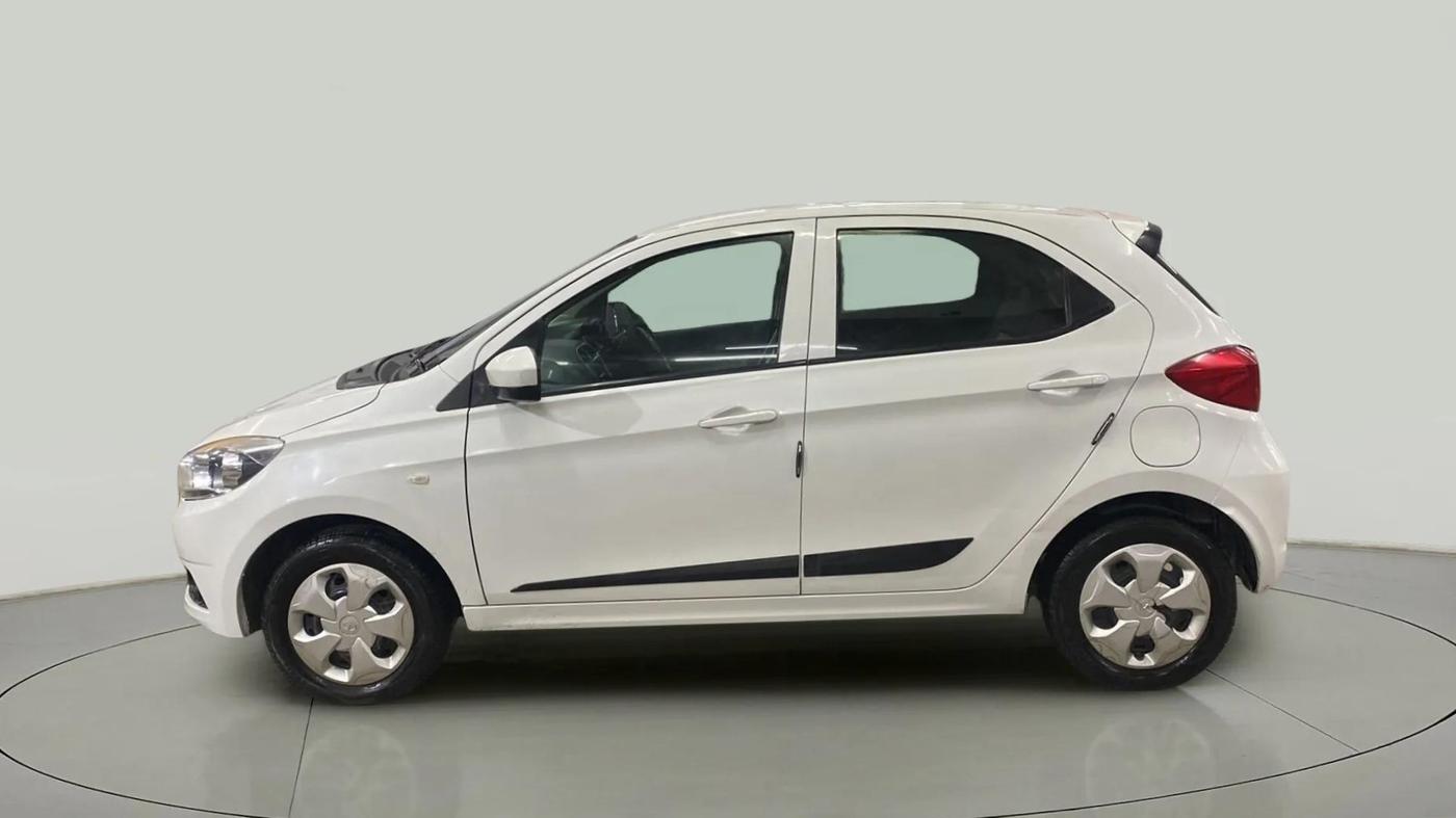 2017 Tata Tiago XT (O) DIESEL, Diesel, Manual, 92,004 km, Left Side