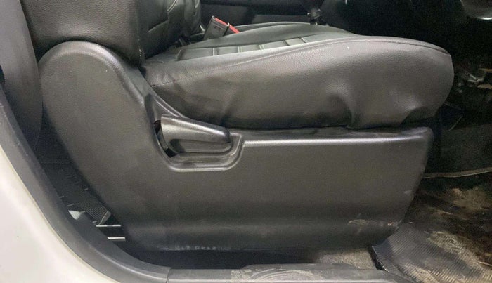 2016 Maruti Wagon R 1.0 LXI CNG, CNG, Manual, 79,259 km, Driver Side Adjustment Panel